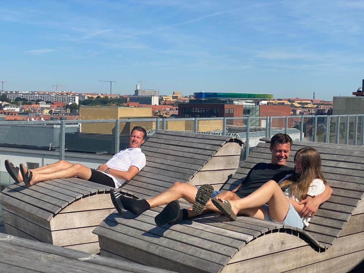 Modern Central Apt With Rooftop, Privat Balcony, & Free Parking,Next To Aarhus Attractions Buitenkant foto