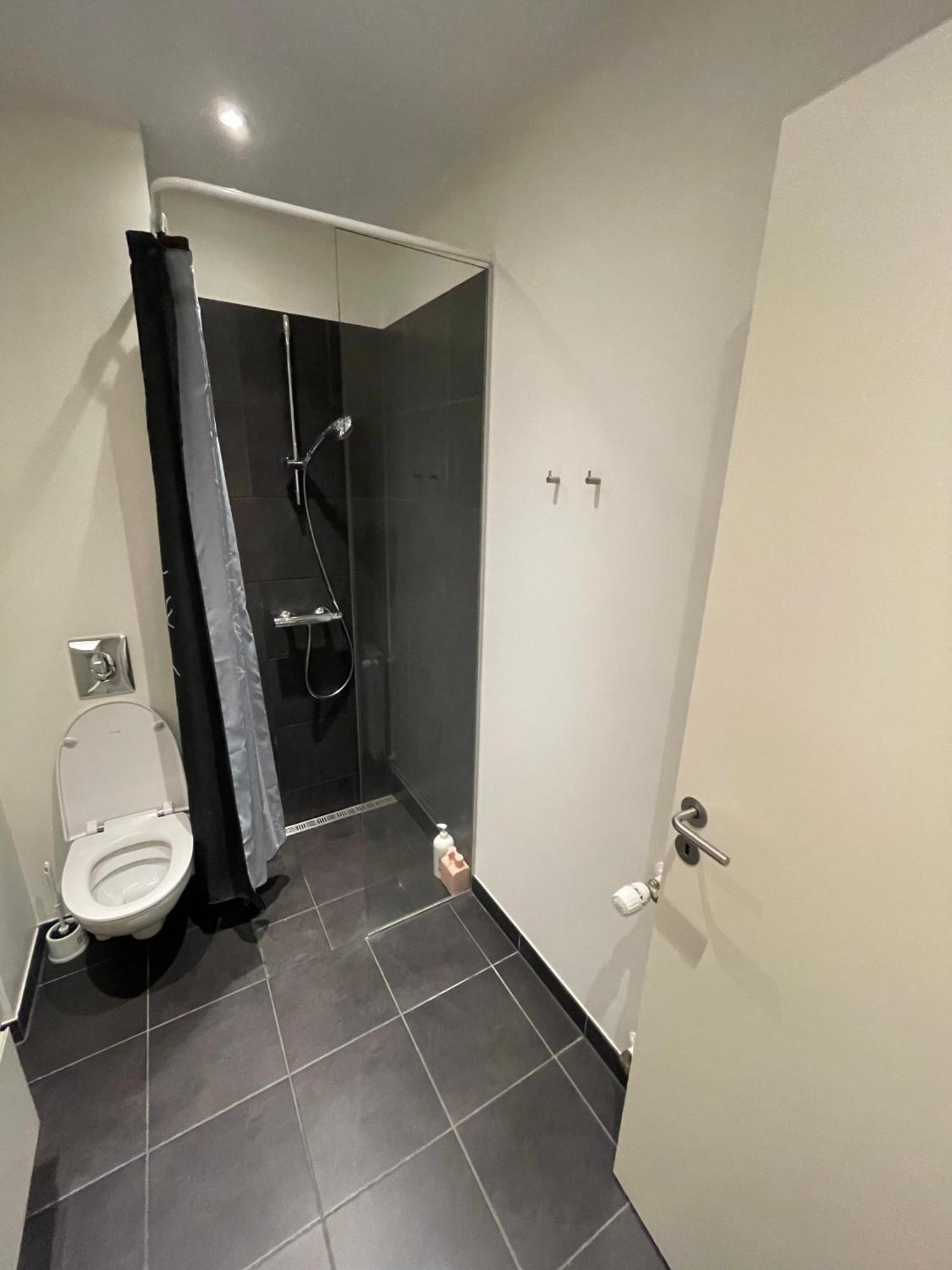 Modern Central Apt With Rooftop, Privat Balcony, & Free Parking,Next To Aarhus Attractions Buitenkant foto